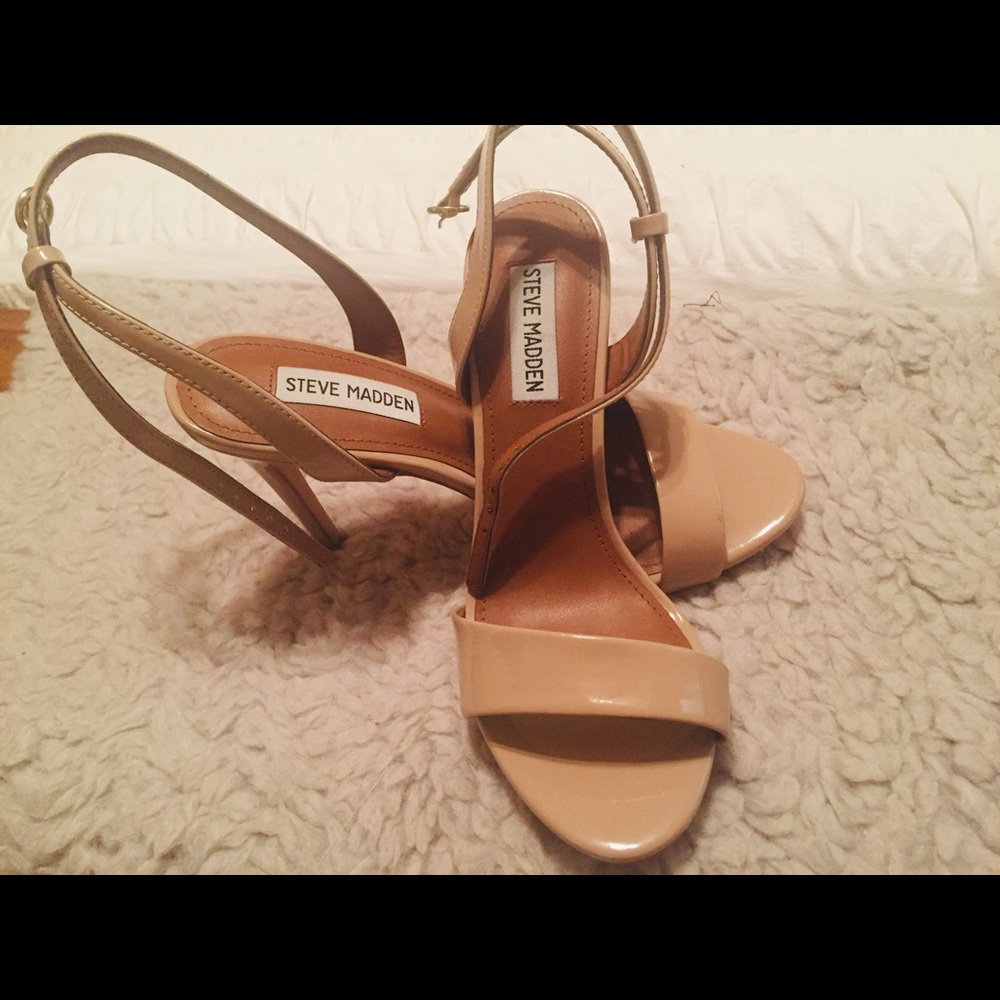 Steve Madden strappy sandals 👡